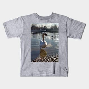 Swan photo Kids T-Shirt